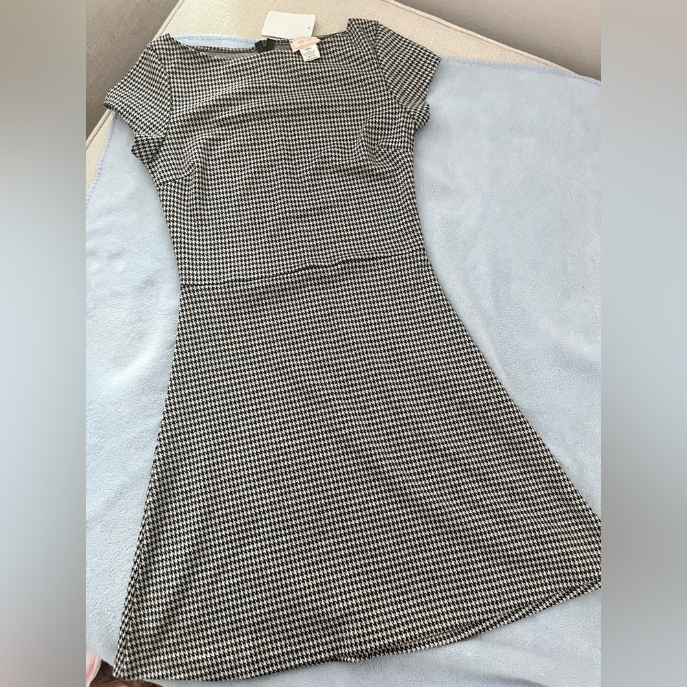 Love…ady black and white dress size S..